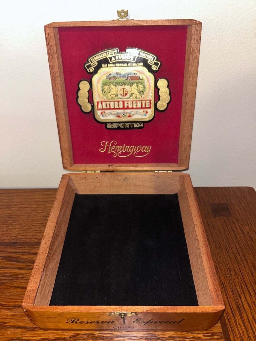 Arturo Fuente Hemingway Classic Gran Reserva Empty Wooden Cigar Box